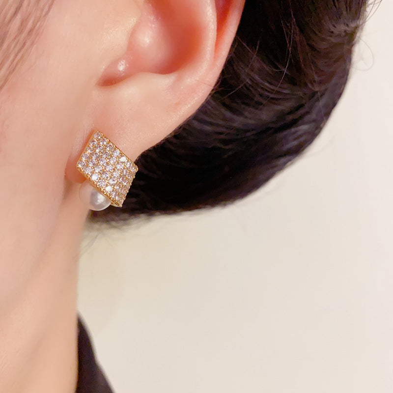 Luxury Geometric Square Pearl Stud Earrings – Elegant Design