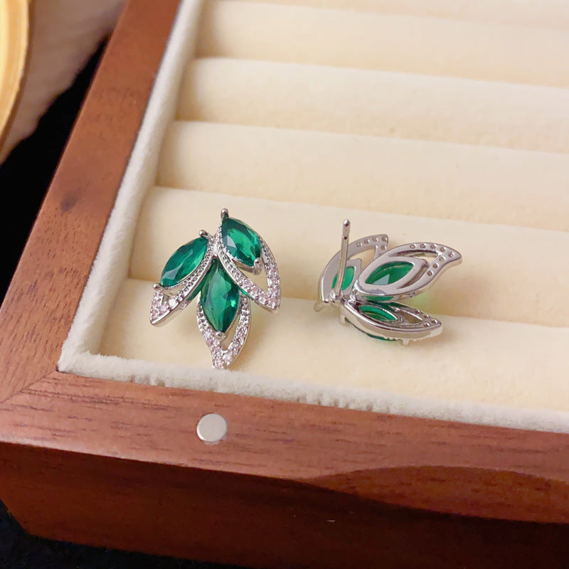 Elegant Green Leaf Stud Earrings – French Retro Botanical Design