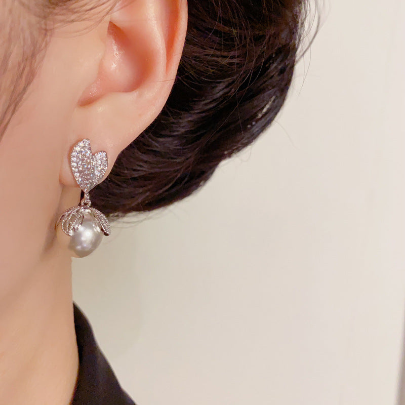 Elegant Zircon Leaf Pearl Drop Earrings – Floral Design