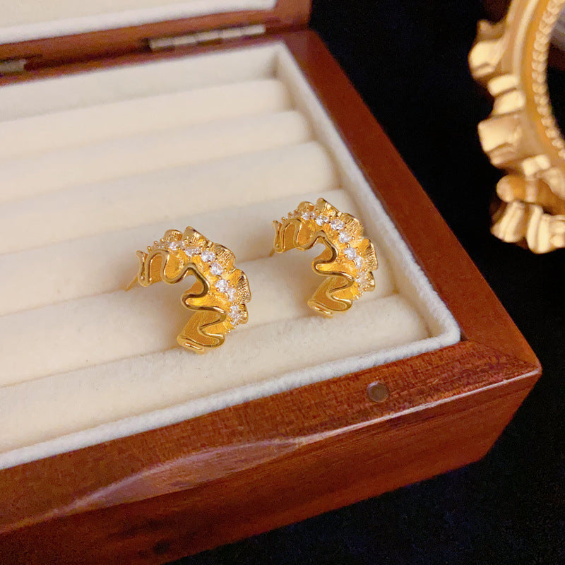 Elegant Irregular Pleated Lace C-Shaped Earrings – Geometric Design