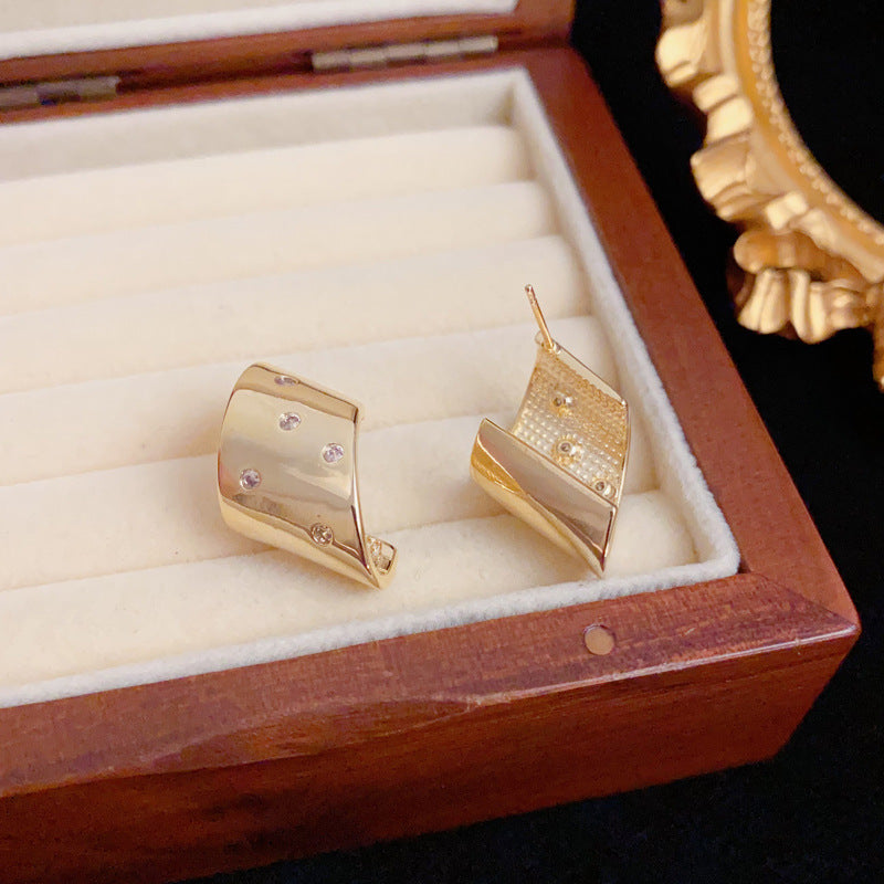 Elegant Zircon Irregular Metal Earrings – Geometric Design