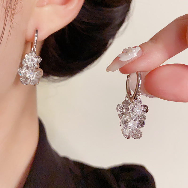 Luxury Metal Petal Tassel Ear Cuff Earrings – Elegant Floral Design
