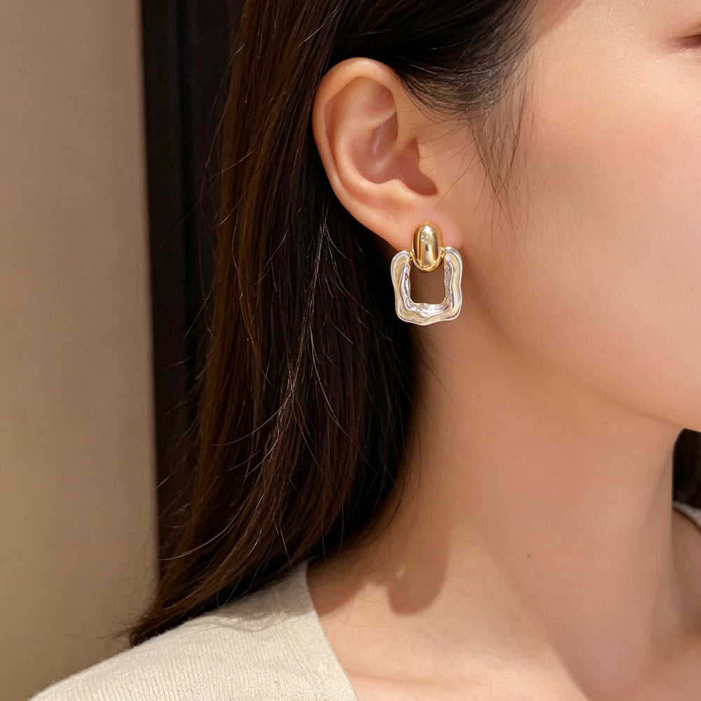 Eaioncol Thin‑Coat Geometric Heart Studs Gold