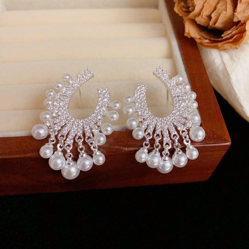 Luxury Droplet Arc & Pearl Earrings – Geometric Elegant Design