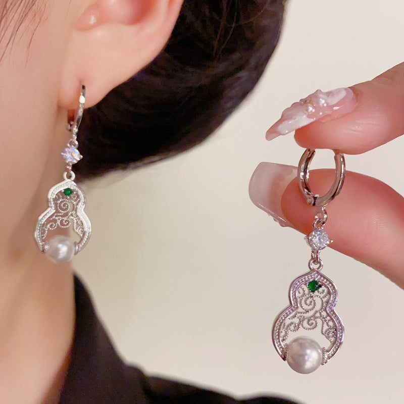 Elegant Openwork Gourd & Pearl Ear Cuff Earrings – Floral Design