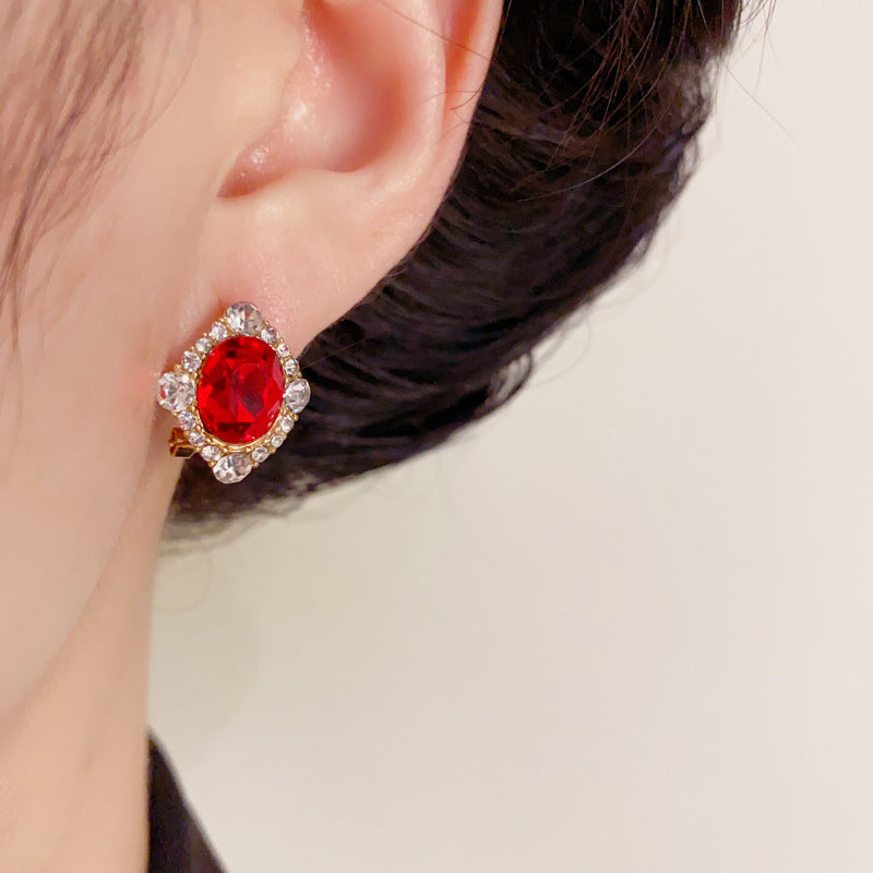 Elegant Zircon Diamond-Shaped Crystal Stud Earrings – Geometric Design