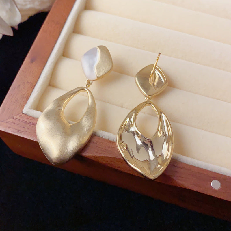 Elegant Mother-of-Pearl Geometric Brushed Drop Earrings – Retro Design