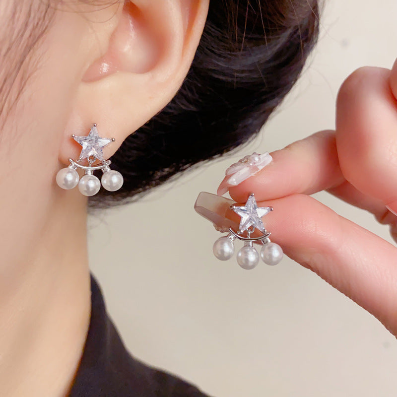 Elegant Star Pearl Stud Earrings – Minimalist Design