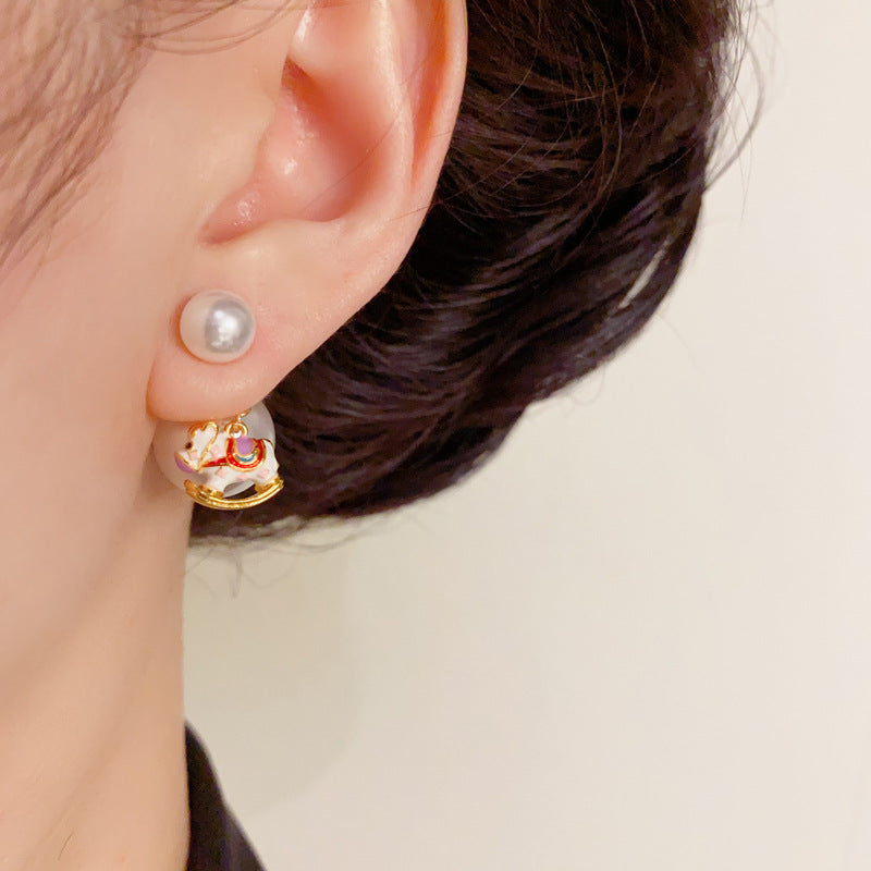 Luxury Double-Sided Horse & Pearl Drop Earrings – Elegant Design