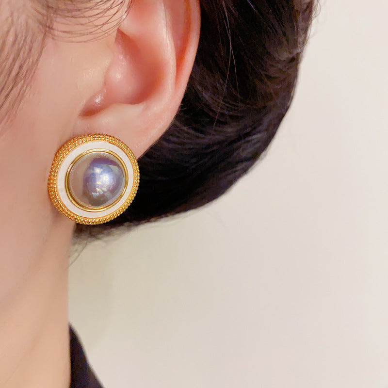Elegant Iridescent Pearl Round Stud Gold Earrings – Geometric Design