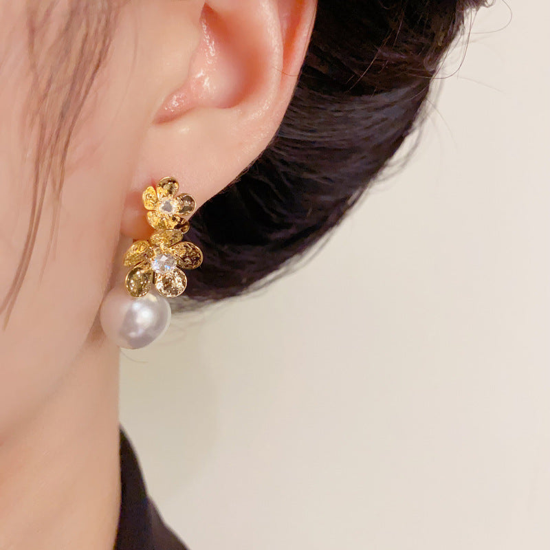 Elegant Metal Petal & Pearl Earrings – Floral Design