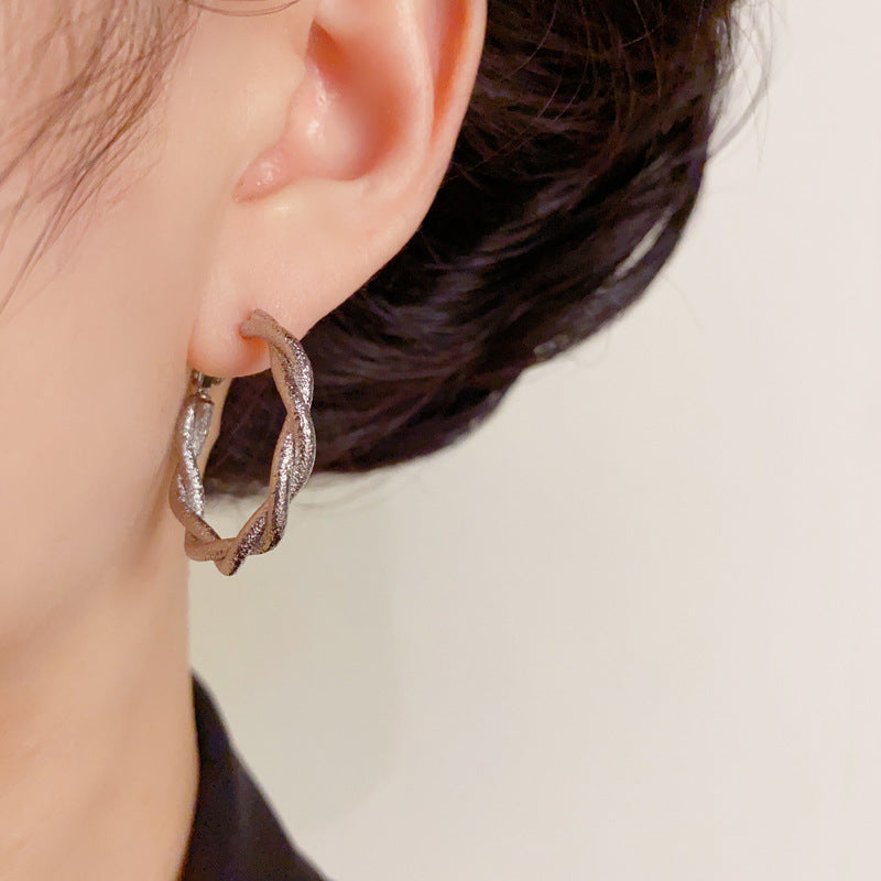 Elegant Sandblasted Twisted Hoop Earrings – Geometric Design