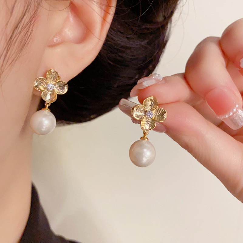Luxury Metal Petal & Faux Pearl Drop Gold Earrings – Floral Design