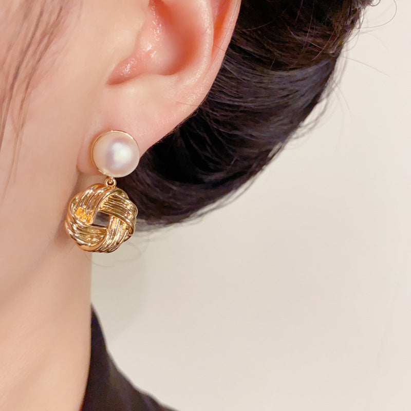Luxury Pearl Geometric Metal-Wrapped Drop Earrings – Elegant Design