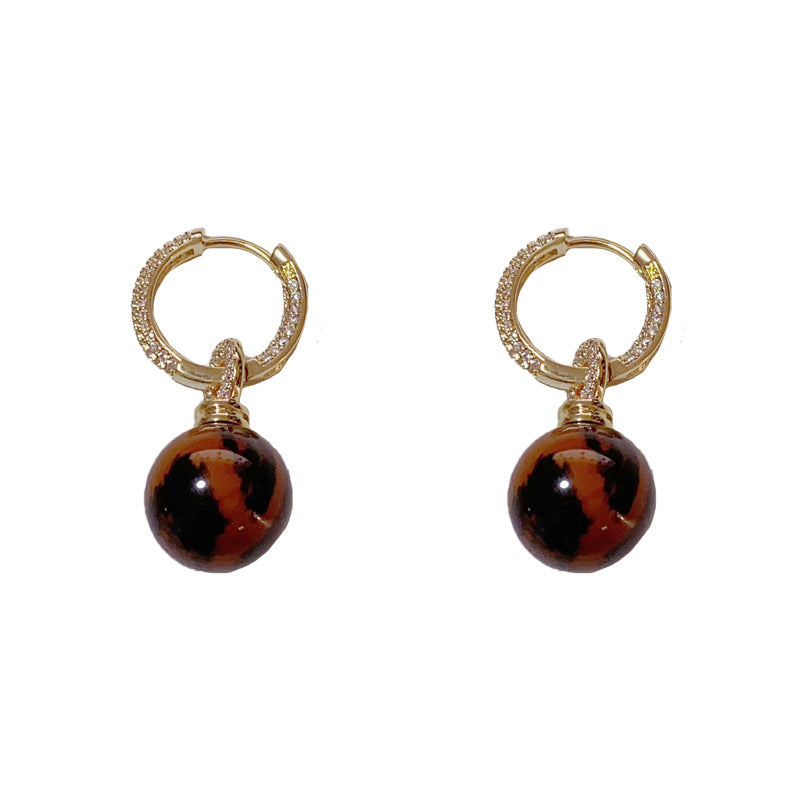 أقراط كروية بطبعة جلد النمر مطلية بالذهب عيار 14 قيراطًا - تصميم مرصع بالزركون