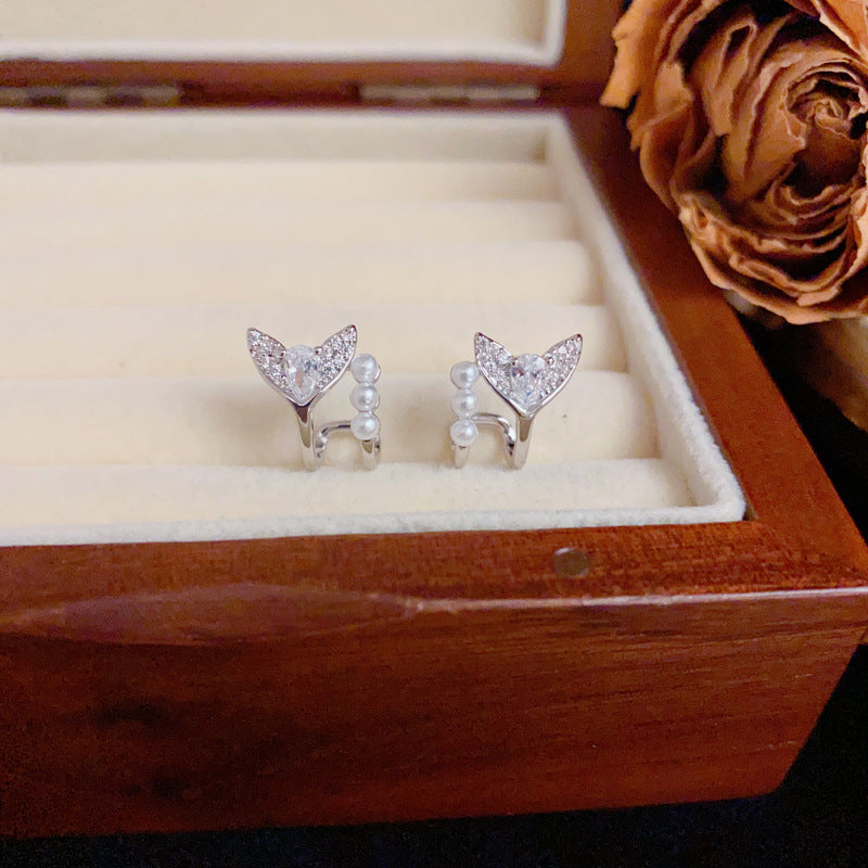 Gold/Silver Pearl Zircon Fishtail Stud Earrings – Elegant Design