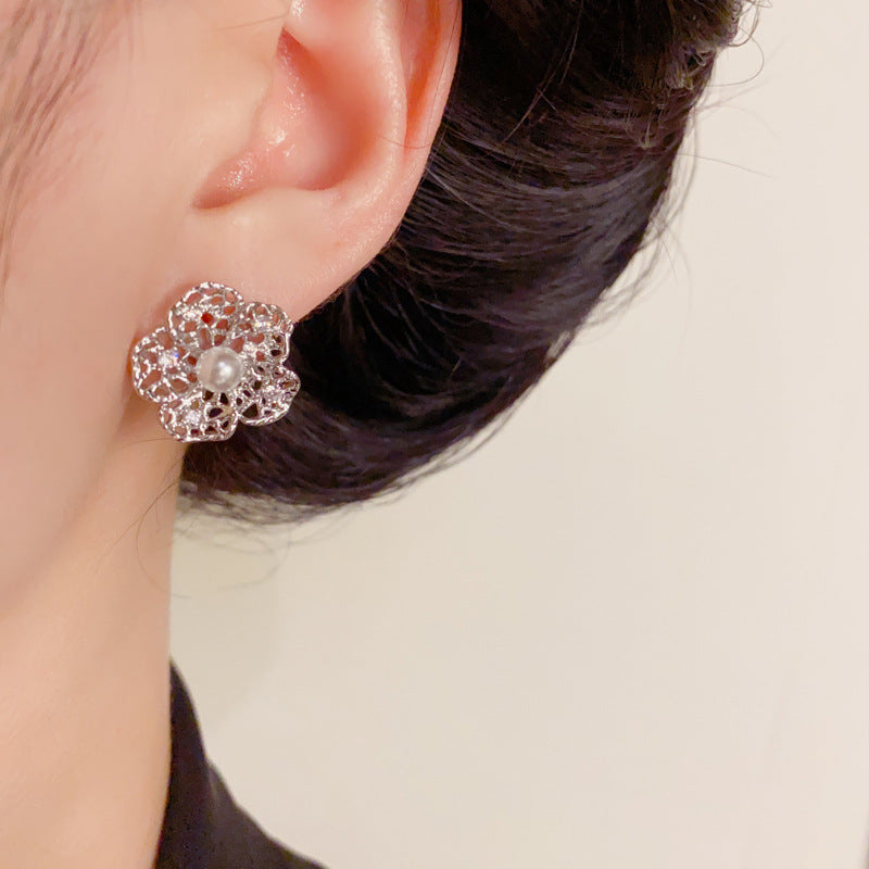 Luxury Zircon Openwork Petal Stud Earrings – Elegant Floral Design