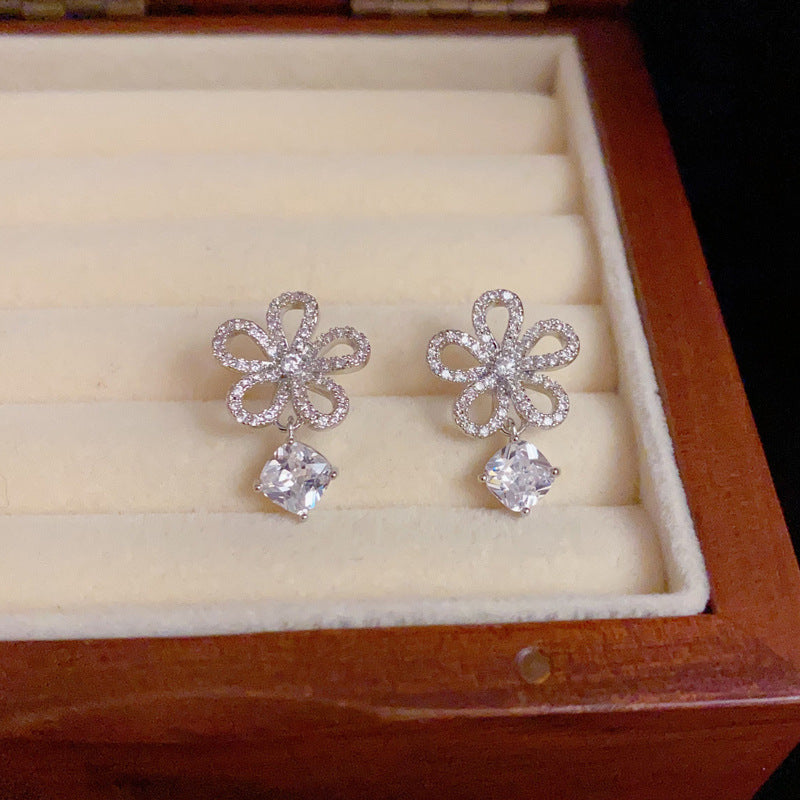14K Gold-Plated Diamond Hollow Flower Earrings - Elegant Floral Design