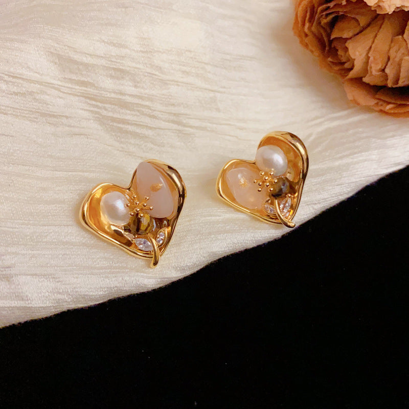 Luxury Pearl Flower & Heart Stud Gold Earrings – Elegant Design
