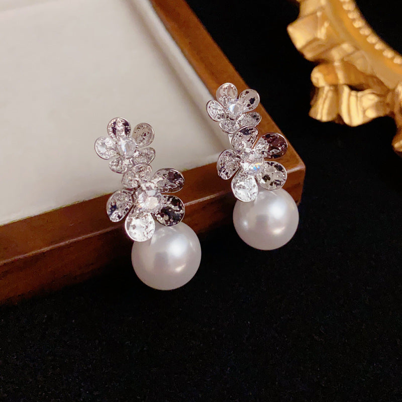 Elegant Metal Petal & Pearl Earrings – Floral Design