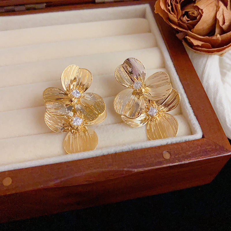 Luxury Metal Petal Tassel Drop Earrings – Elegant Floral Design