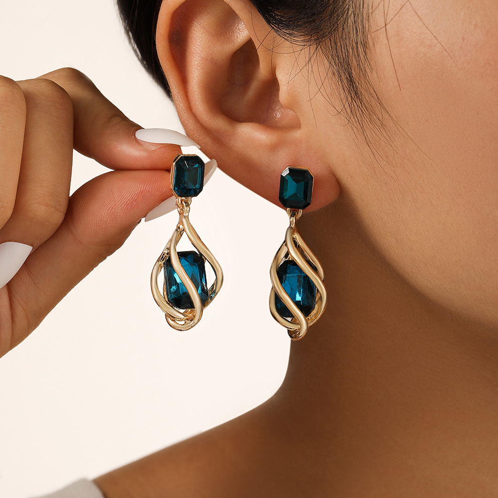 Elegant Earrings: A Touch of Sophistication and Color