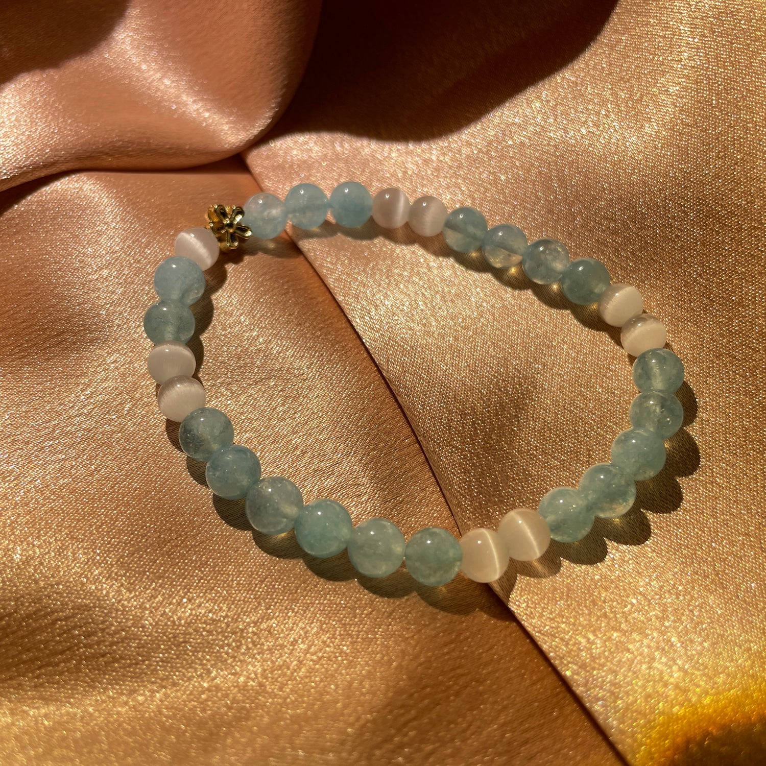 Exploring the Beauty of the Ocean: Ocean Breeze Crystal Bracelet