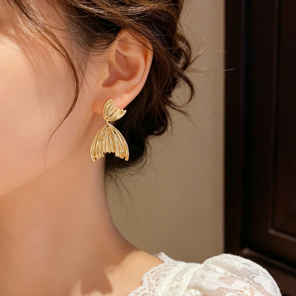 Eaioncol Geometric Fish Tail Drop Earrings Gold 1