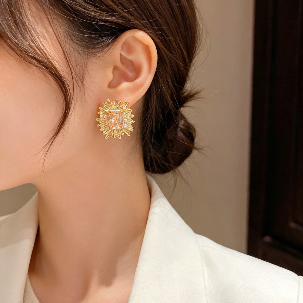 Eaioncol Vintage Sunburst CZ Stud Earrings Gold 1