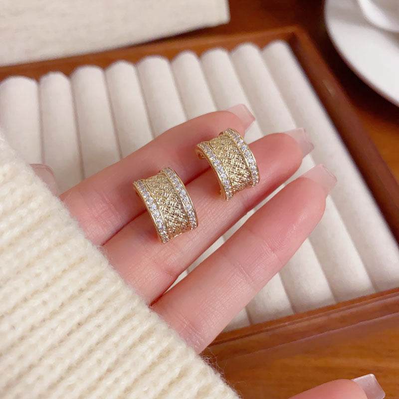 Elegant Zircon Textured Metal C-Hoop Earrings – French Retro Design