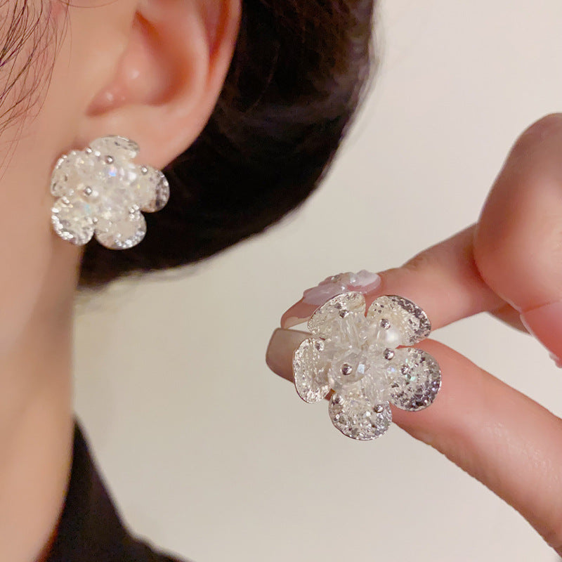 Luxury Crystal & Freshwater Pearl Flower Stud Earrings– Elegant Design