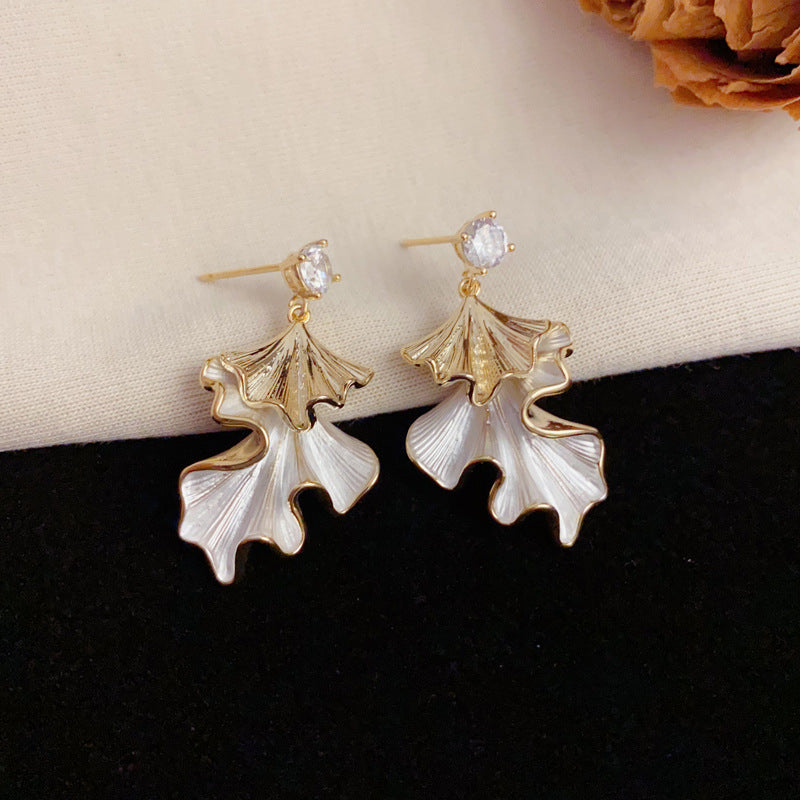 Luxury Metal Two-Tone Irregular Leaf Drop Earrings – Elegant Design