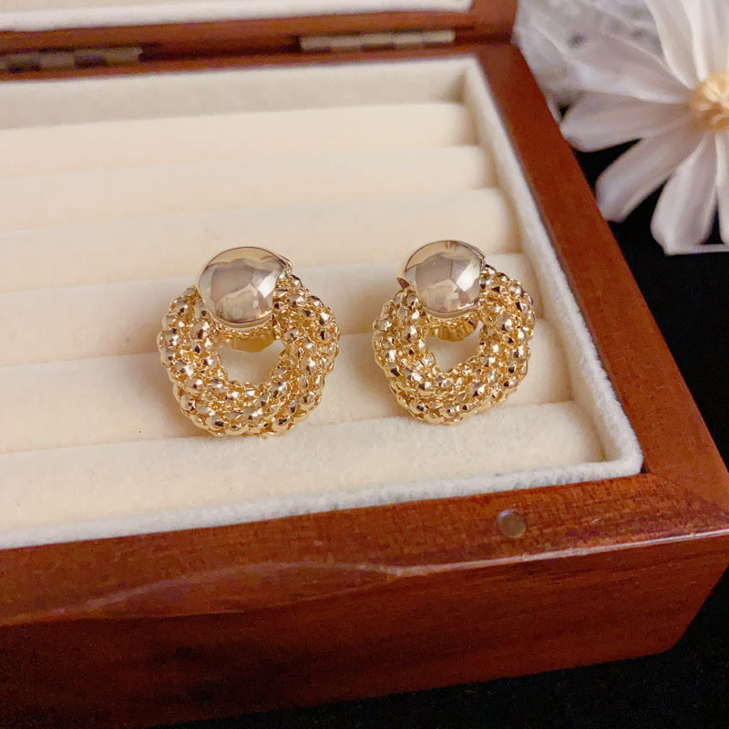 Luxury Twisted Metal Round Ring Stud Earrings – Elegant Design