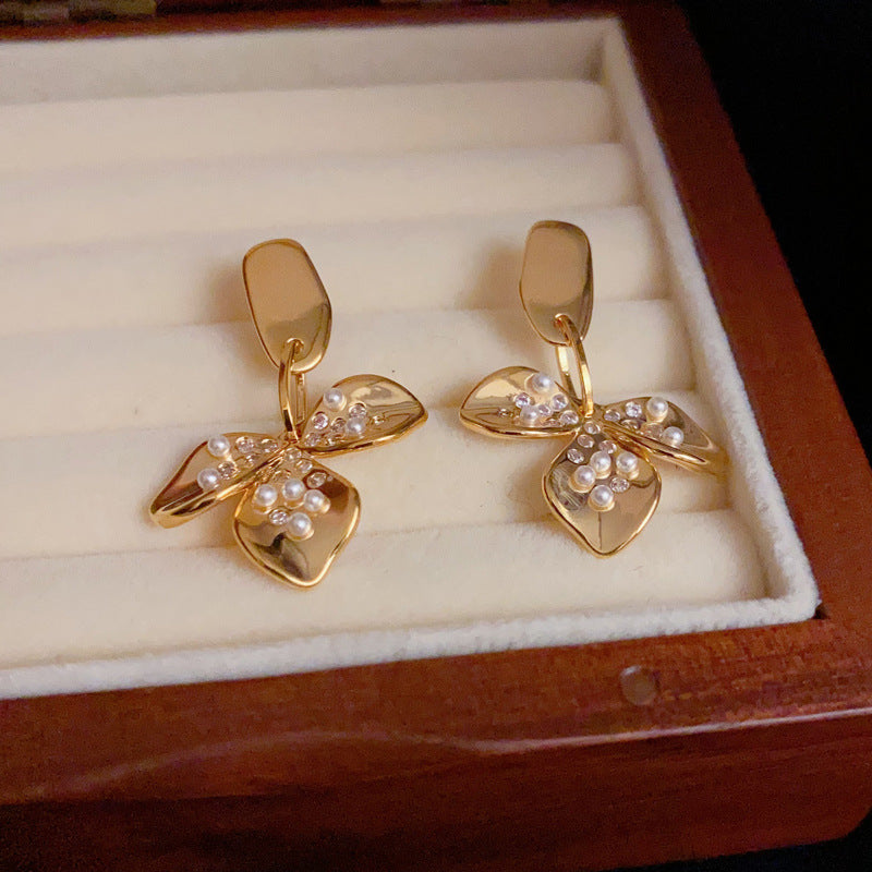 18K Gold-Plated Metal Pearl Petal Earrings - Elegant Vintage Design