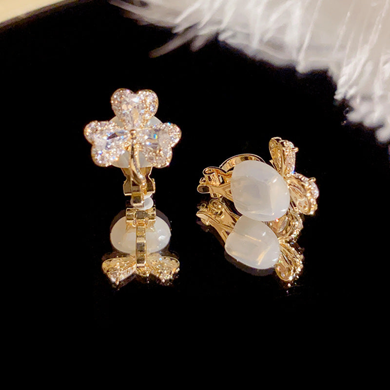 14K Gold-Plated Zircon Three-Leaf Flower Ear Clips - Chic Design