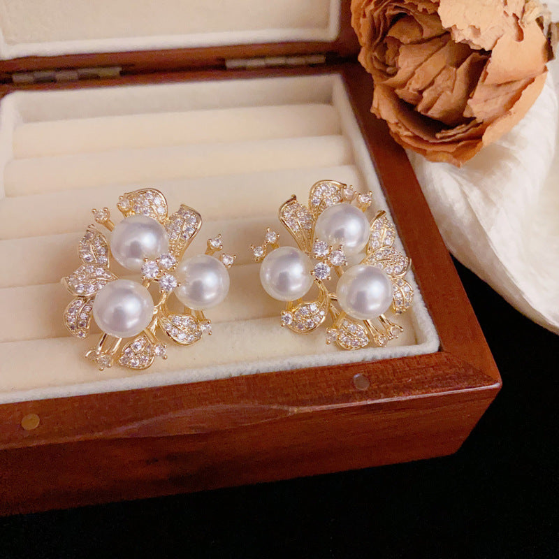 Luxury Full-Zircon Leaf & Pearl Earrings – Elegant Floral Design