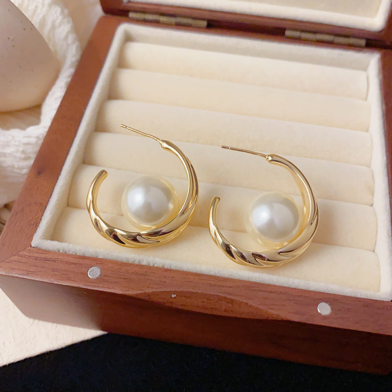 Elegant Textured Metal Pearl Hoop Earrings – Bold Retro Design