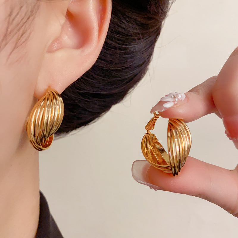18K Gold Luxury Twisted Metal Mini Hoop Earrings – Elegant Design