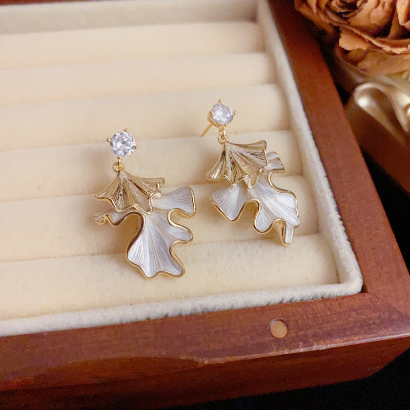 Luxury Metal Two-Tone Irregular Leaf Drop Earrings – Elegant Design