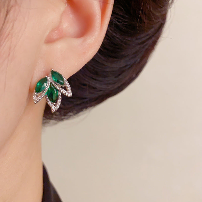Elegant Green Leaf Stud Earrings – French Retro Botanical Design