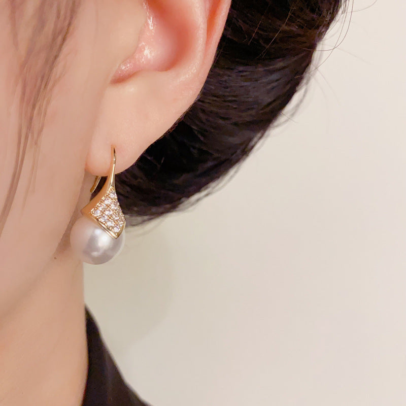Elegant Zircon Diamond Pearl Ear Hook Earrings – Geometric Design
