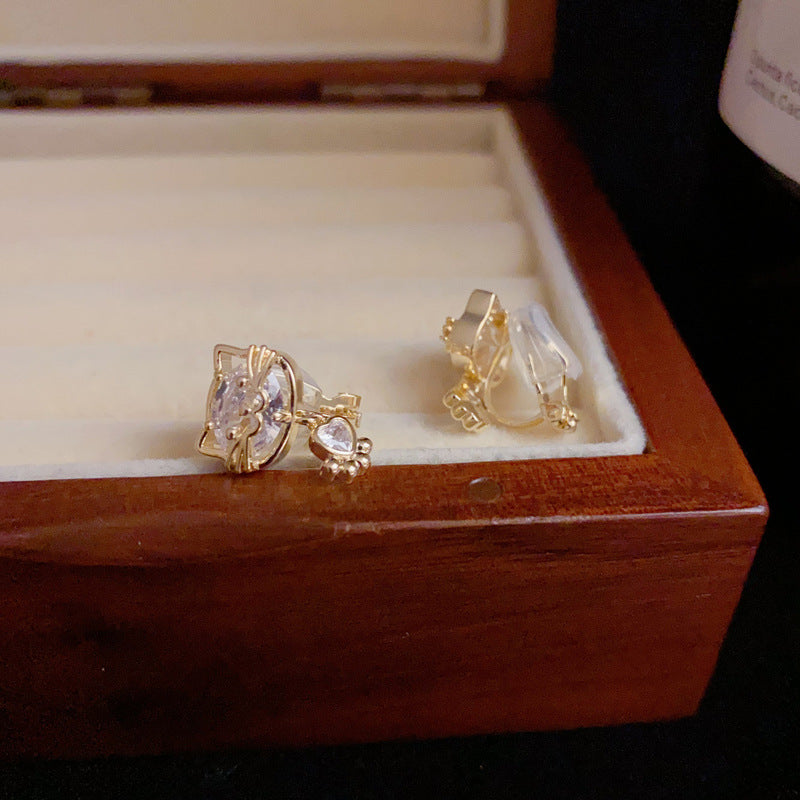 14K Gold-Plated Cute Cat & Paw Clip-On Earrings – No Piercing Needed