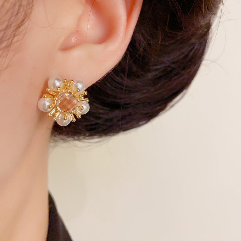 14K Gold Minimalist Pearl Sunflower Stud Earrings – Elegant Design
