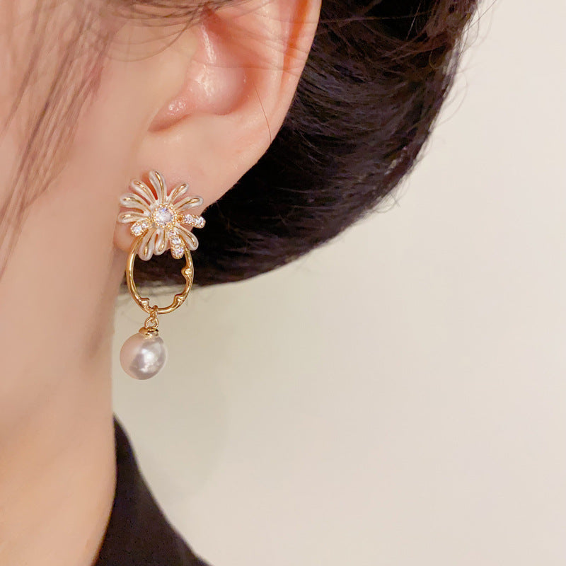 14K Gold Luxury Daisy Geometric Pearl Drop Earrings – Elegant Design