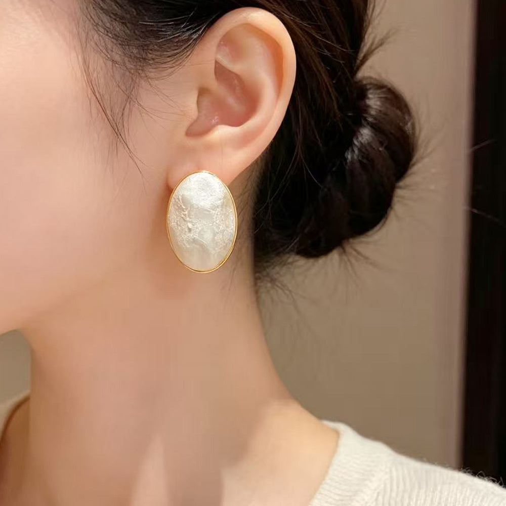 Eaioncol Oval Cotton Pearl Stud Earrings Gold