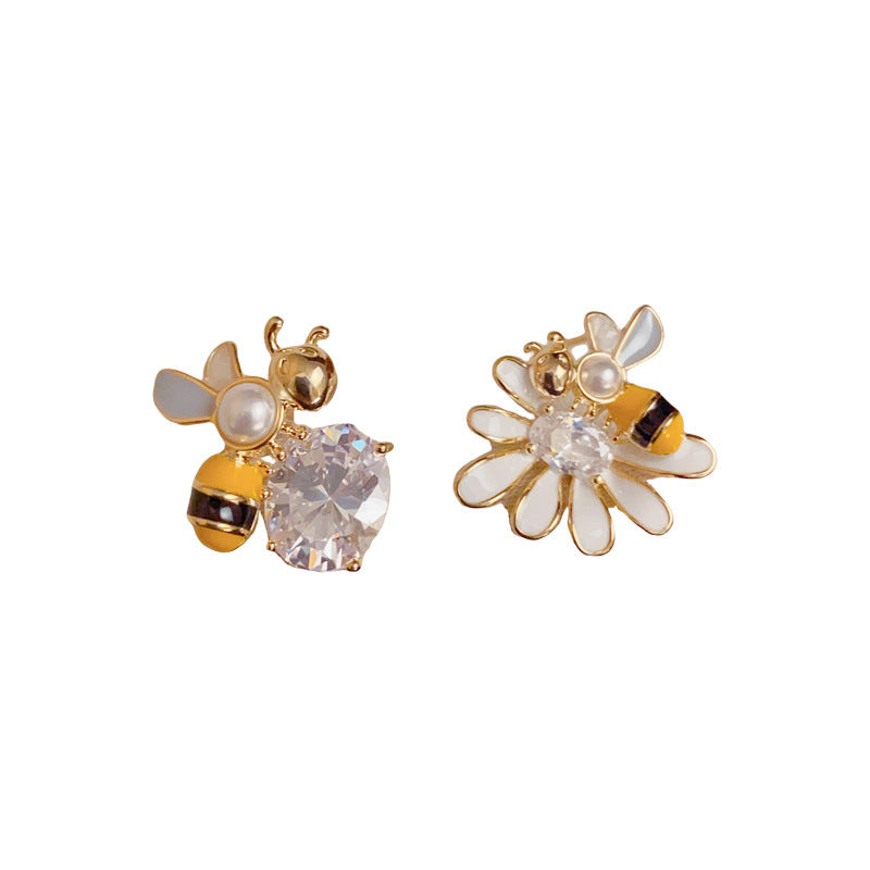 Luxury Asymmetric Daisy & Bee Stud Gold Earrings– Silver Needle Design