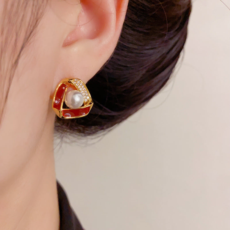 Rhinestone Pearl Triangle Stud Earrings – Elegant Design
