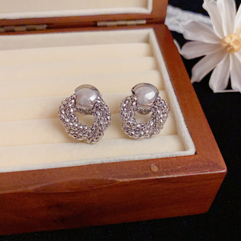 Luxury Twisted Metal Round Ring Stud Earrings – Elegant Design