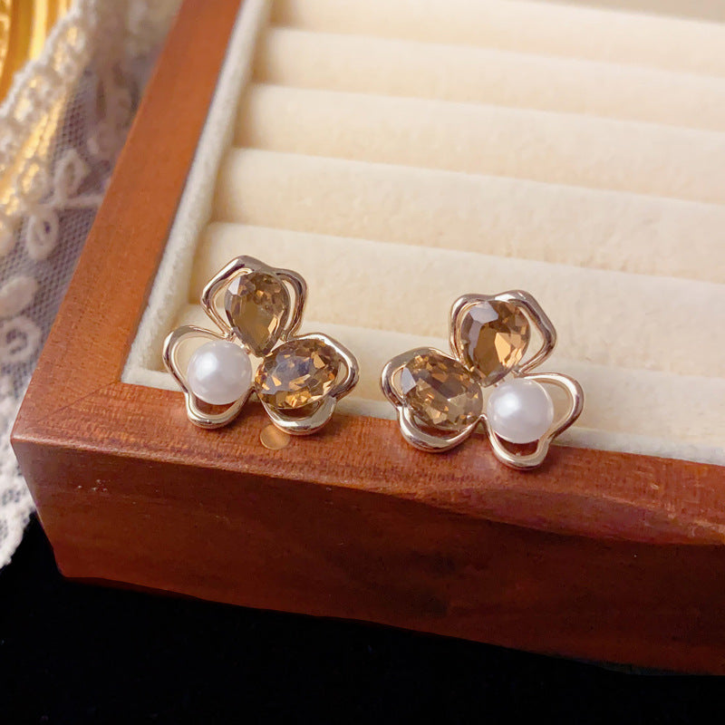 Luxury Rhinestone Pearl 3 Leaf Flower Stud Earrings – Elegant Design