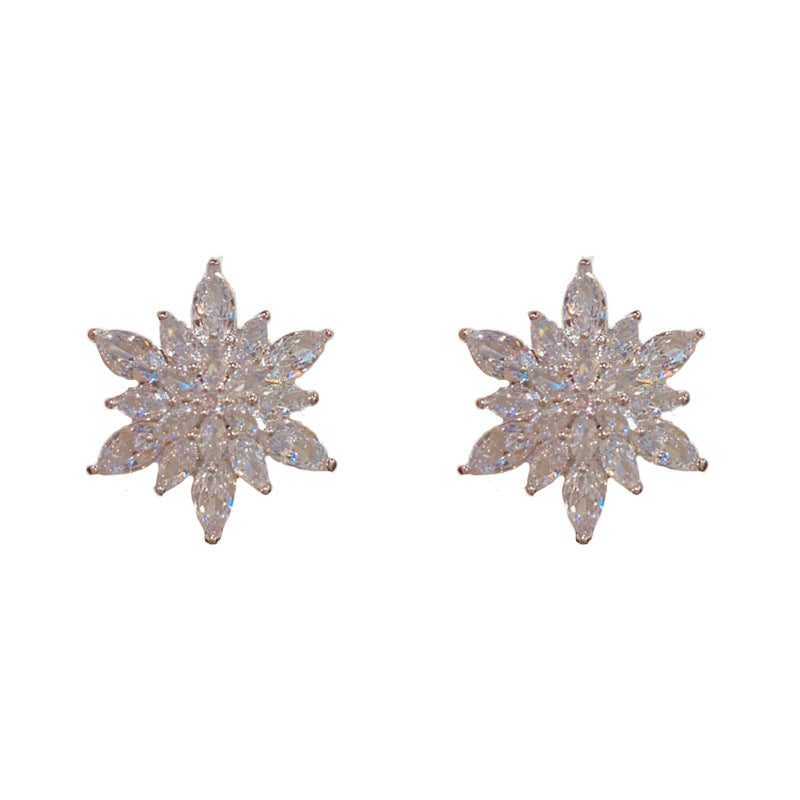 Elegant Full-Zircon Snowflake Stud Earrings –Winter Sparkle Design